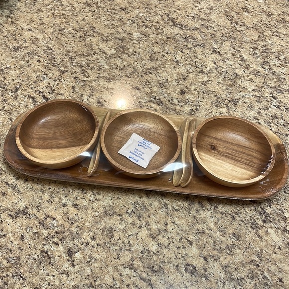 BH Wood Serveware 7 pc Set. 3 bowls, 3 spoons & Tray. NEW!! Made in Philippines - Picture 2 of 6